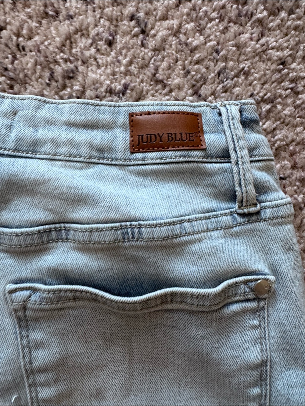 Judy Blue Light Wash High Rise Straigh Fit 13/31 - Picture 4 of 5